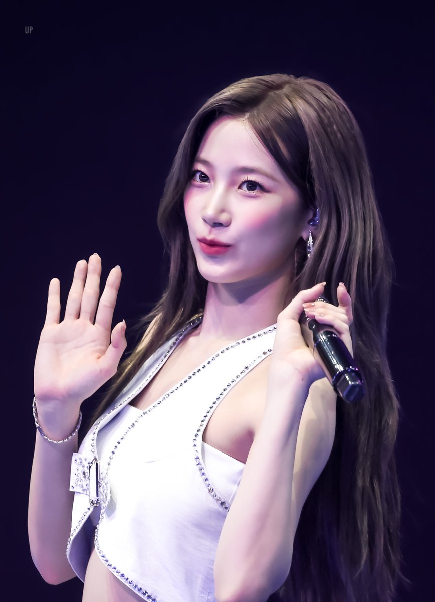 250419

#르세라핌 #LE_SSERAFIM #카즈하 #KAZUHA