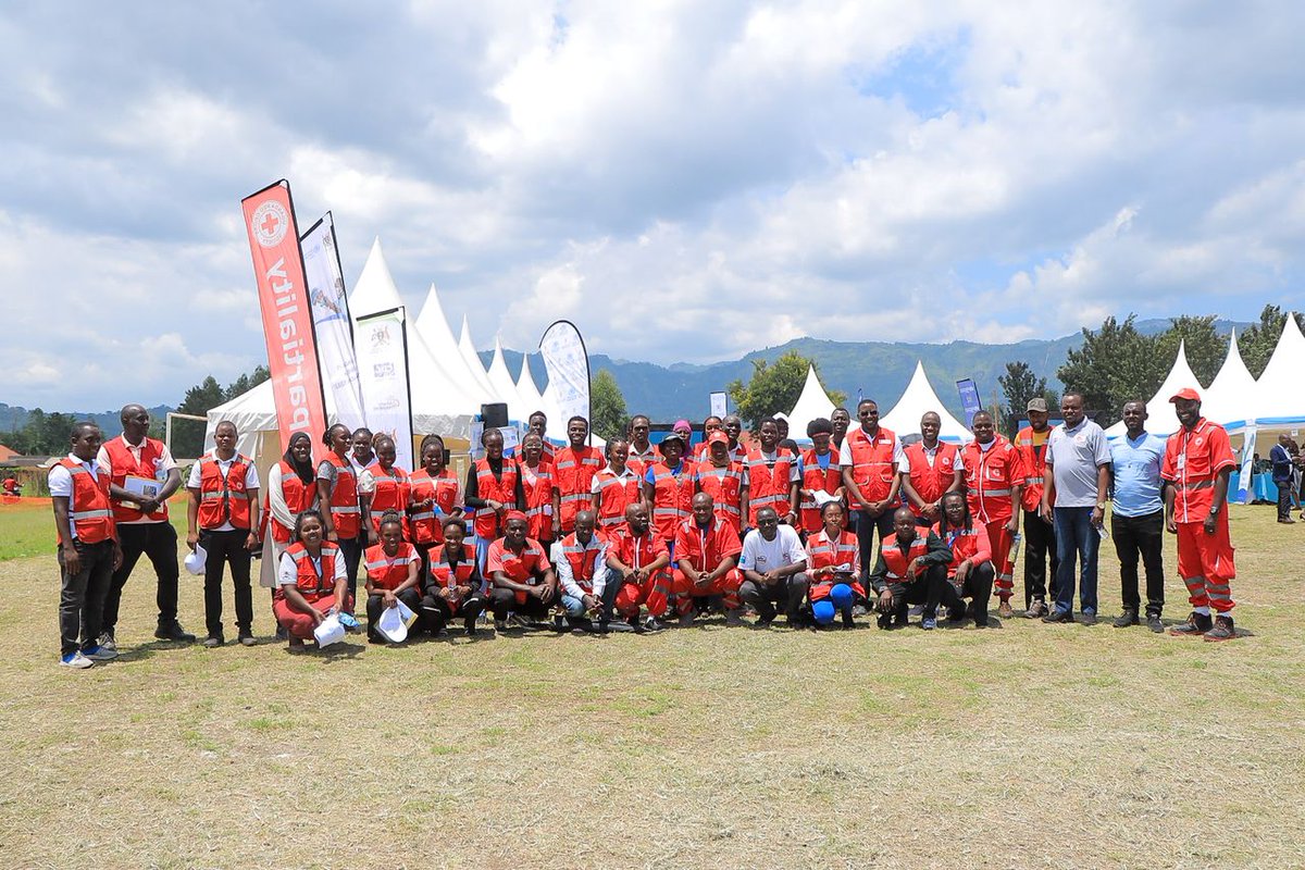 UgandaRedCross's tweet photo. #Uganda is #EbolaFree 
📍Mbale
With Partners that have been pivotal and at the centre of the response. 
Together we win!
@UNICEFUganda @WHOUganda @MinofHealthUG @IFRCAfrica @IFRC_DREF @ifrc @GovUganda https://t.co/XoWSXl0JwR