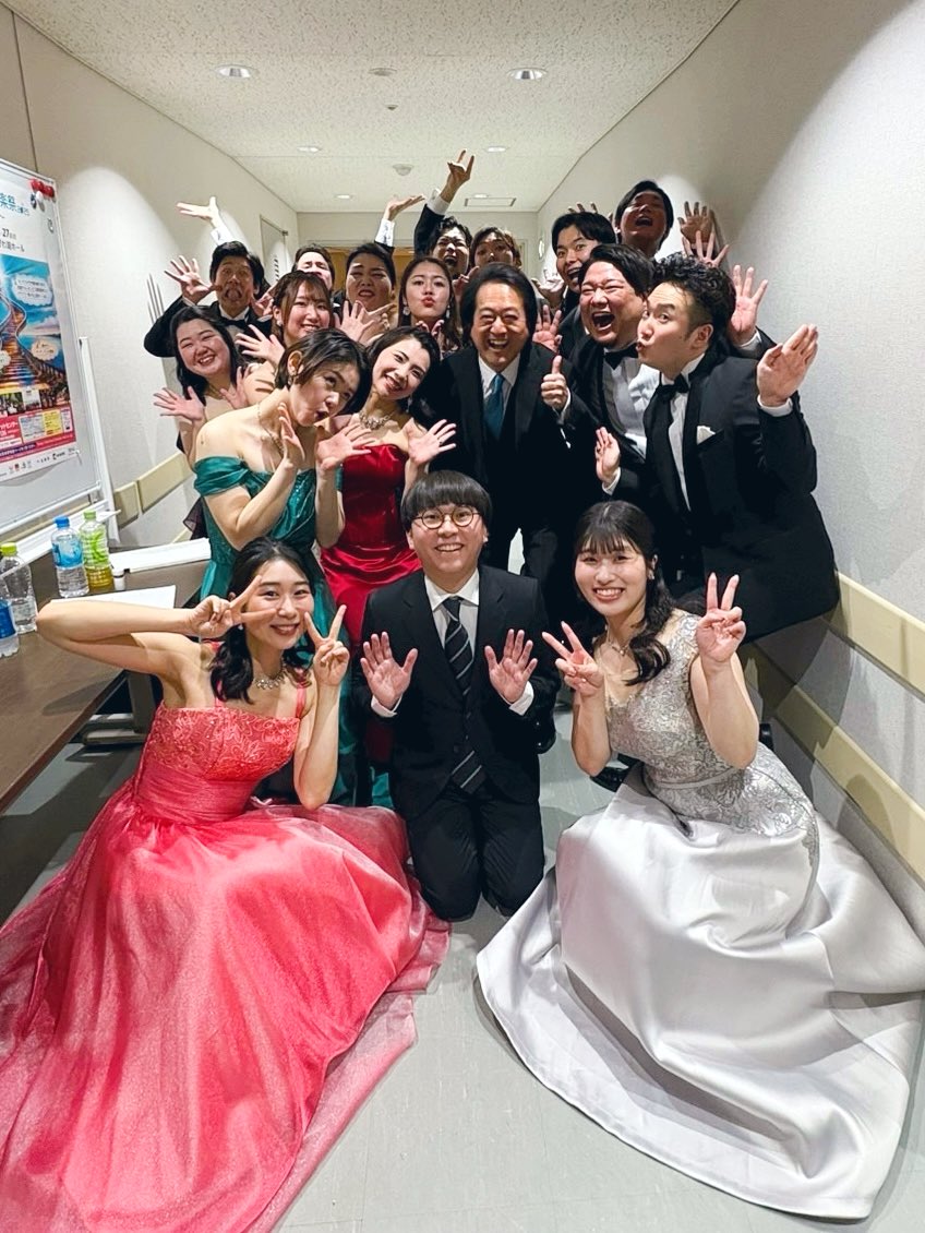 biwako_spring's tweet photo. 小ホール公演を終えた #びわ湖ホール声楽アンサンブル のハジける笑顔をお届けします😚指揮の村上さん・ピアノの森脇さん、ありがとうございました💖 https://t.co/kfgMezwncg