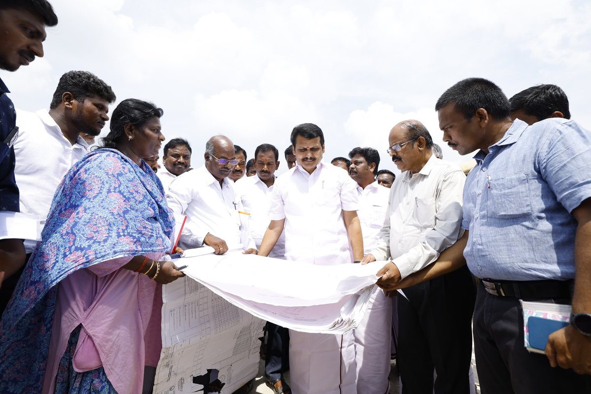 V_Senthilbalaji's tweet photo. நலத்திட்ட நாயகர், மாண்புமிகு தமிழ்நாடு முதலமைச்சர் தளபதி @mkstalin அவர்களின் ஆணைக்கிணங்க, போக்குவரத்து சுலபமாகி பொதுமக்கள்  பெரும் பயன் பெரும் நோக்கில், கரூர் மாவட்டம் நெரூரையும் திருச்சி மாவட்டம் உன்னியூரையும் இணைக்கும் வகையில், காவிரி ஆற்றின் குறுக்கே கட்டப்படும் உயர் மட்ட பாலம் அமைக்கும் பணியினை இன்று பார்வையிட்ட போது..
