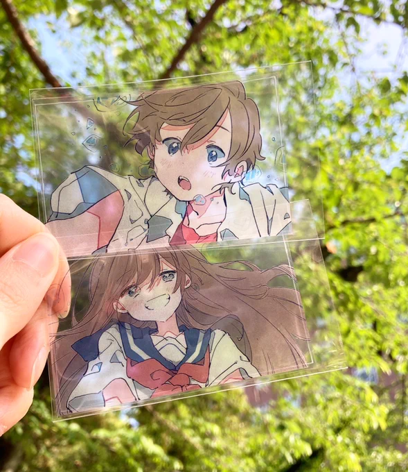 めがね屋さんがグッズにしてくれたクリアステッカー、自分の描いたイラストなんだけど人に大切にグッズにしてもらえたおかげでめちゃくちゃかわいい! 