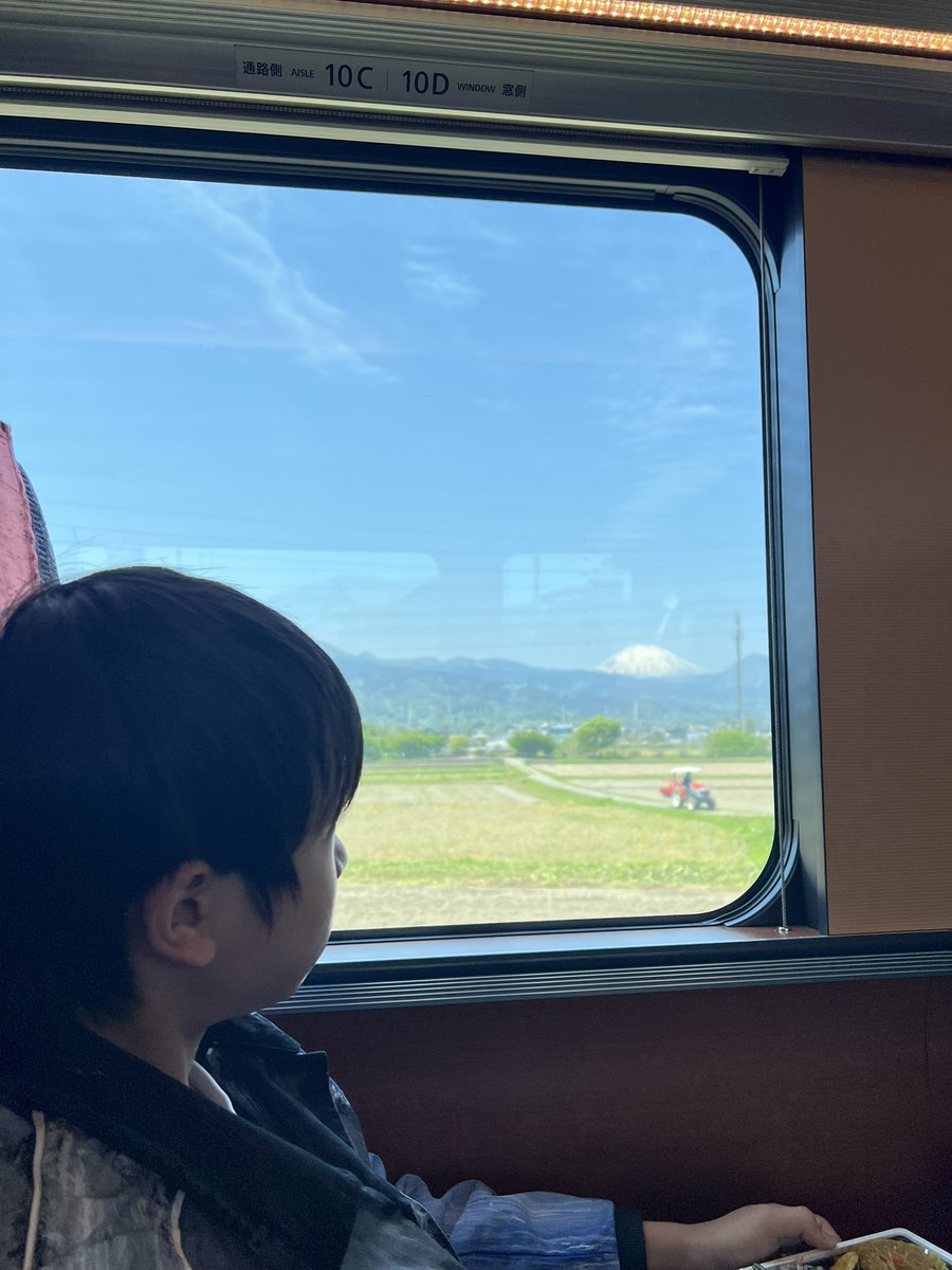 初めて乗りました✨
新幹線よりも景色が綺麗でした😆🌟
#小田原 
#メトロはこね 
#特急ロマンスカー