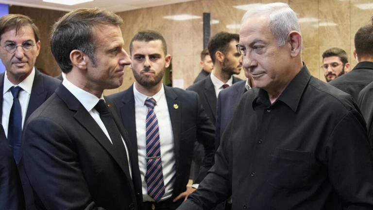 Persona non grata en Israël, 
Ils étaient invités par le consulat français à Jérusalem,mais ont vu leurs autorisations d'entrée annulées de la part des autorités israéliennes. Les députés français dénoncent une « punition collective » et en appellent au président de la République