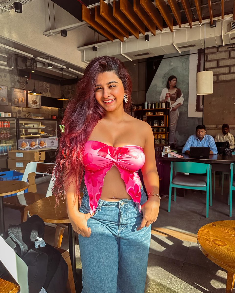 Suhuuu___'s tweet photo. Pretty girl , prettier heart🎀

#HIT3 #नेहा_राठौर_देशद्रोही_है #IDFCFIRSTBank #FogoChain #ElClasico https://t.co/a9sRMpGNQt