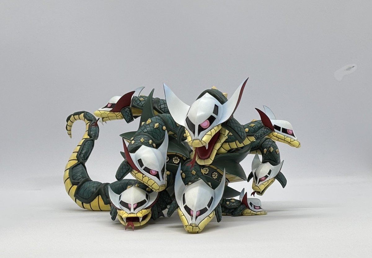 nemo_qua's tweet photo. 大蛇飛駆塞虫（カードダス版）完成

不足パーツの出力を後回しにしてたら結構間が空いてしまった
闇剣と小学生時分に作ったボロボロの九尾犬を添えて
#SDガンダム https://t.co/pwiLTdLKXh