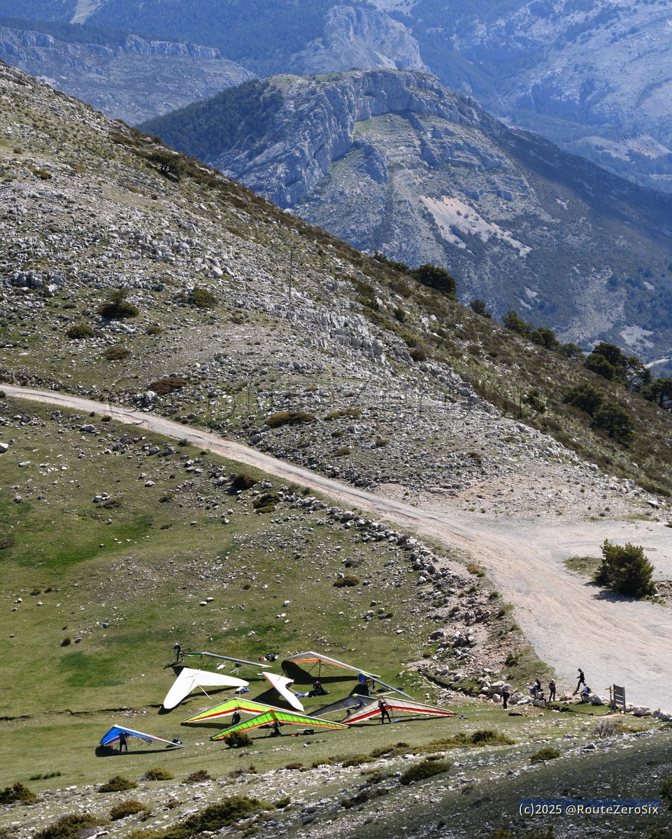 routezerosix's tweet photo. Site de vol libre du col de Lachens (1630 m) dans le département du Var

#MontLachens #colduLachens #Vollibre #deltaplane #delta #FFVL #fly #hanggliding https://t.co/rPAehqmjn5