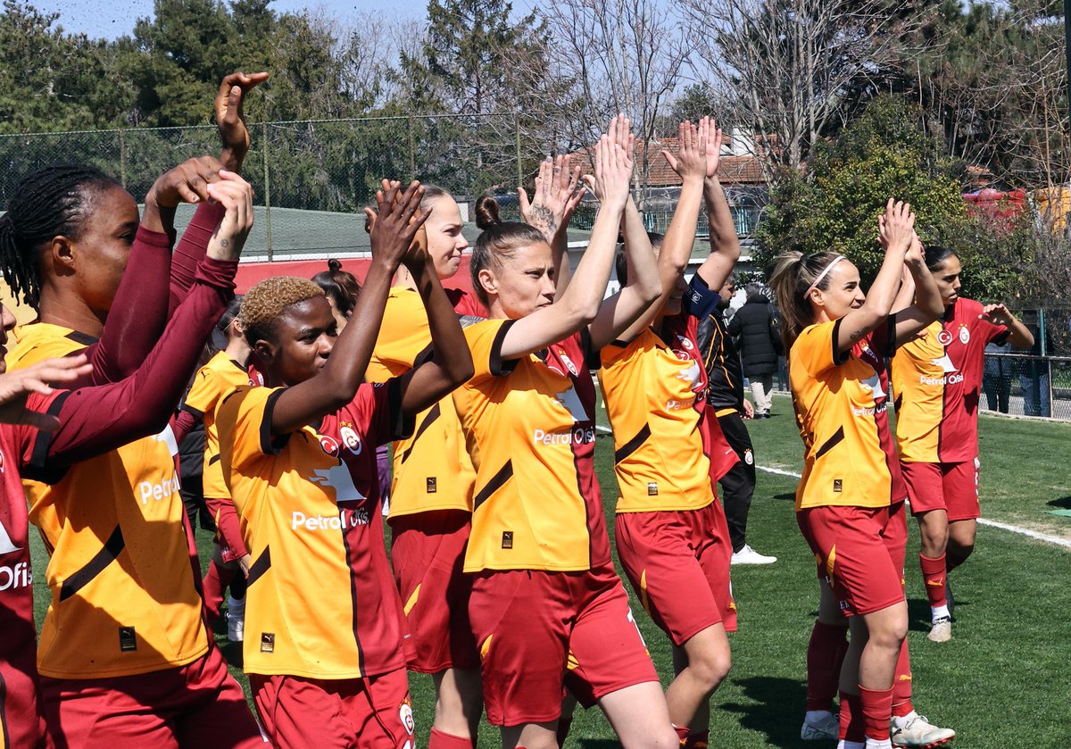 GalatasaraySK's tweet photo. Günaydın #Galatasaray Ailesi https://t.co/NViypfolNQ