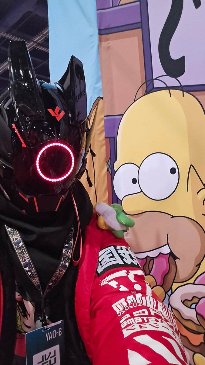 brief return had to post abt it im at lvl up expo this year and i got The Shirt AND i met homer