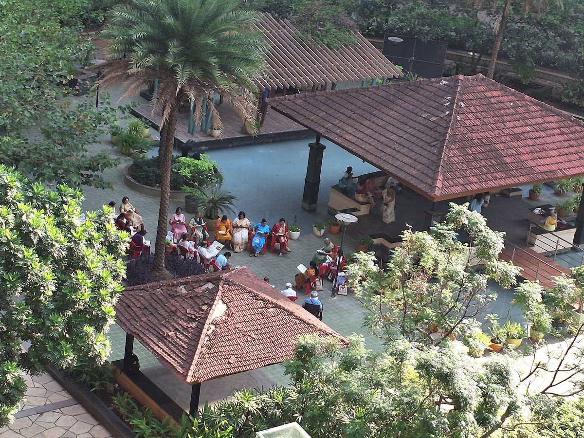bhideatul's tweet image. At Neelkanth Greens,'Reading-Together' initiative by 'मराठी सांस्कृतिक मंच', to celebrate the World Book Day and to rekindle reading.
From newspaper to fav books, people enjoyed this collective reading under the sky, amidst greenery for 2 hours in the morning. #collectivereading