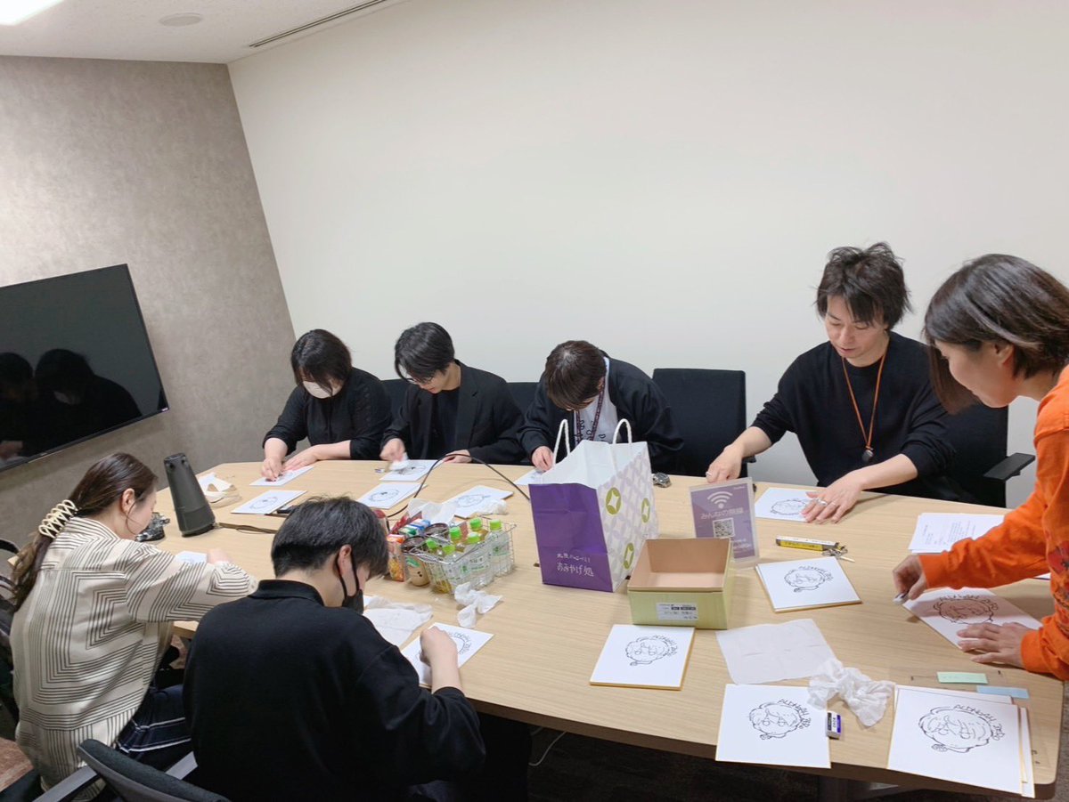 『あおきえい監督トークショー＆サイン会』
ご来場いただいた皆さまありがとうございました！
新たな思い出の１つとして色紙を飾っていただけますと幸いです。

ANIPLEXさまにもご協力いただいた消しゴム消しとイベント後の緊張のとれた監督です。

引き続き #aldnoahzero  をよろしくお願いします！