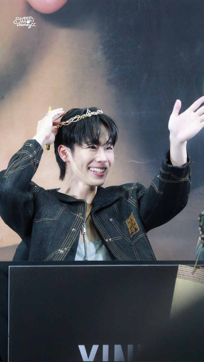 เริ่มเลอออออ~ 👑👑👑

#CNX_YINWAR1STFANSIGN
YINWAR FIRST FANSIGN CNX
#หยิ่นวอร์ #yinwar