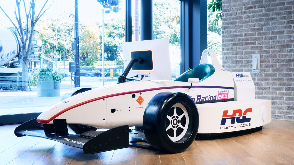 レーシングマシンで
鈴鹿サーキットを駆け抜けろ！

eスポーツイベント #HondaRacingeMS が
#エンジョイホンダ2025 に初登場！

Honda Racing eMS オリジナルカラーのレーシングマシンで鈴鹿サーキットのタイムアタックに挑戦できます！

挑戦者求む！
