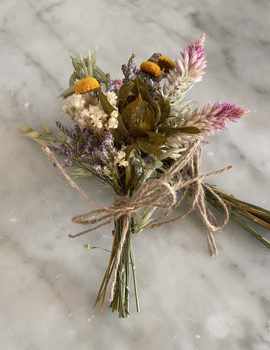 Les solapes de conjunt amb el ram de la núvia que portaven tots els amics i les amigues més íntims!
Cucada!
Noces de diables!
#florsiamor