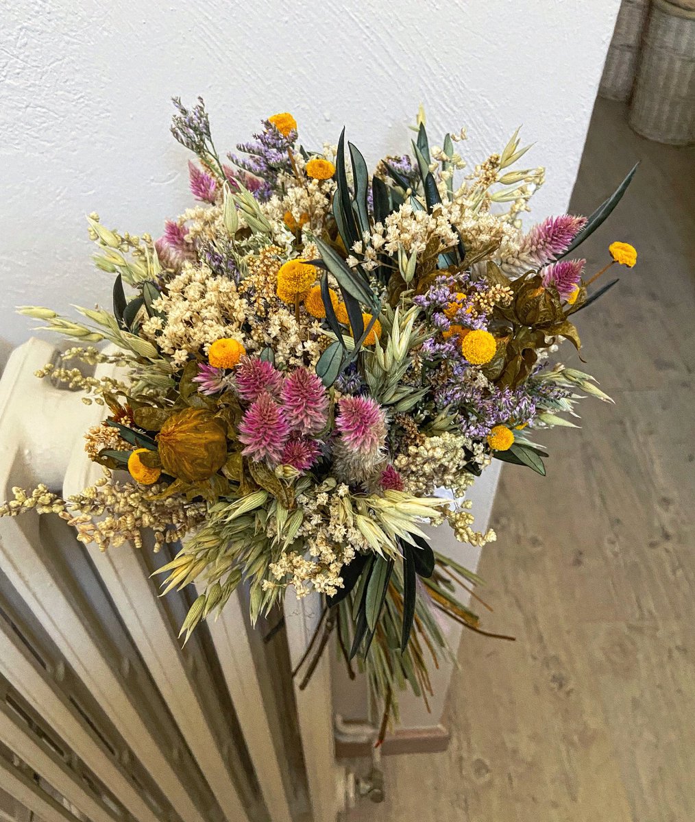 El casament d'aquest finde!
El ram de núvia se separa en tres parts, per després regalar-lo!
La Gemma i en Coro!
Uns nuvis/diables encantadors!
Visca els nuvis!!!!!
#florsiamor