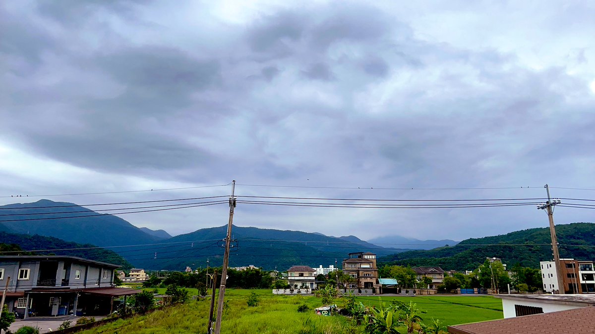 壓垮我的永遠永遠都是身邊最親近的人，你一開口永遠都是你怎麼這樣你怎麼那樣，你以後不要買這東西，你一天到晚都在不舒服，你買了東西為什麼沒吃，一天24小時，我工作就花掉我14個小時，往返路途2個小時，剩下的是我自己的時間，外人還會說別太累，妳永遠一開口就是怪罪，我真TMD的賤，我到底為了什麼