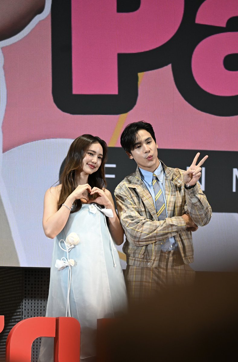 fanbuanalinthip's tweet photo. น่ารักทั้งคู่เลย 🩵

#DearMySecretaryFanmeet
#buanalinthip 
#บัวนลินทิพย์ https://t.co/GwLDSzbBUd