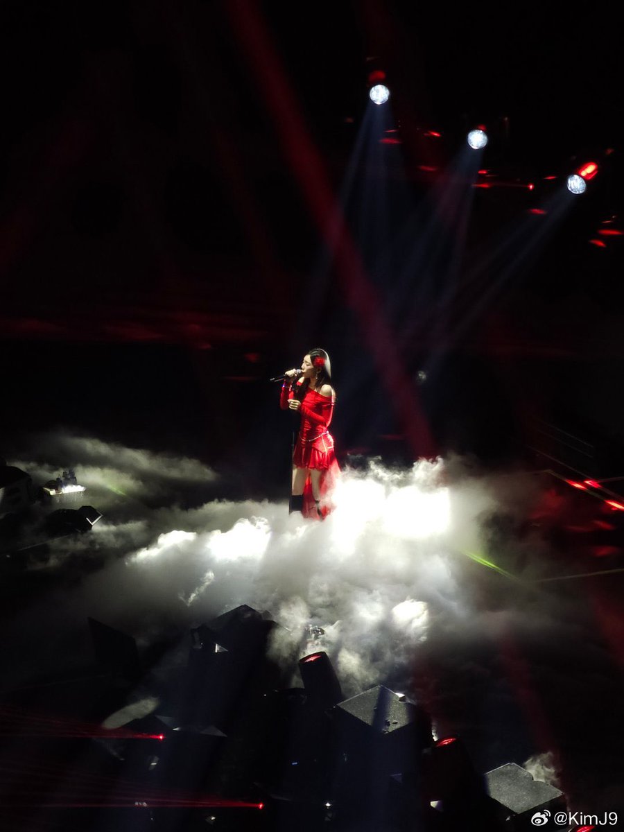 이 사진들 느좋..
무대위 태연언니 모습을 너무 잘 담아냄🥺
#TAEYEON #태연
Cr. ook0012, KimJ9 (Weibo)