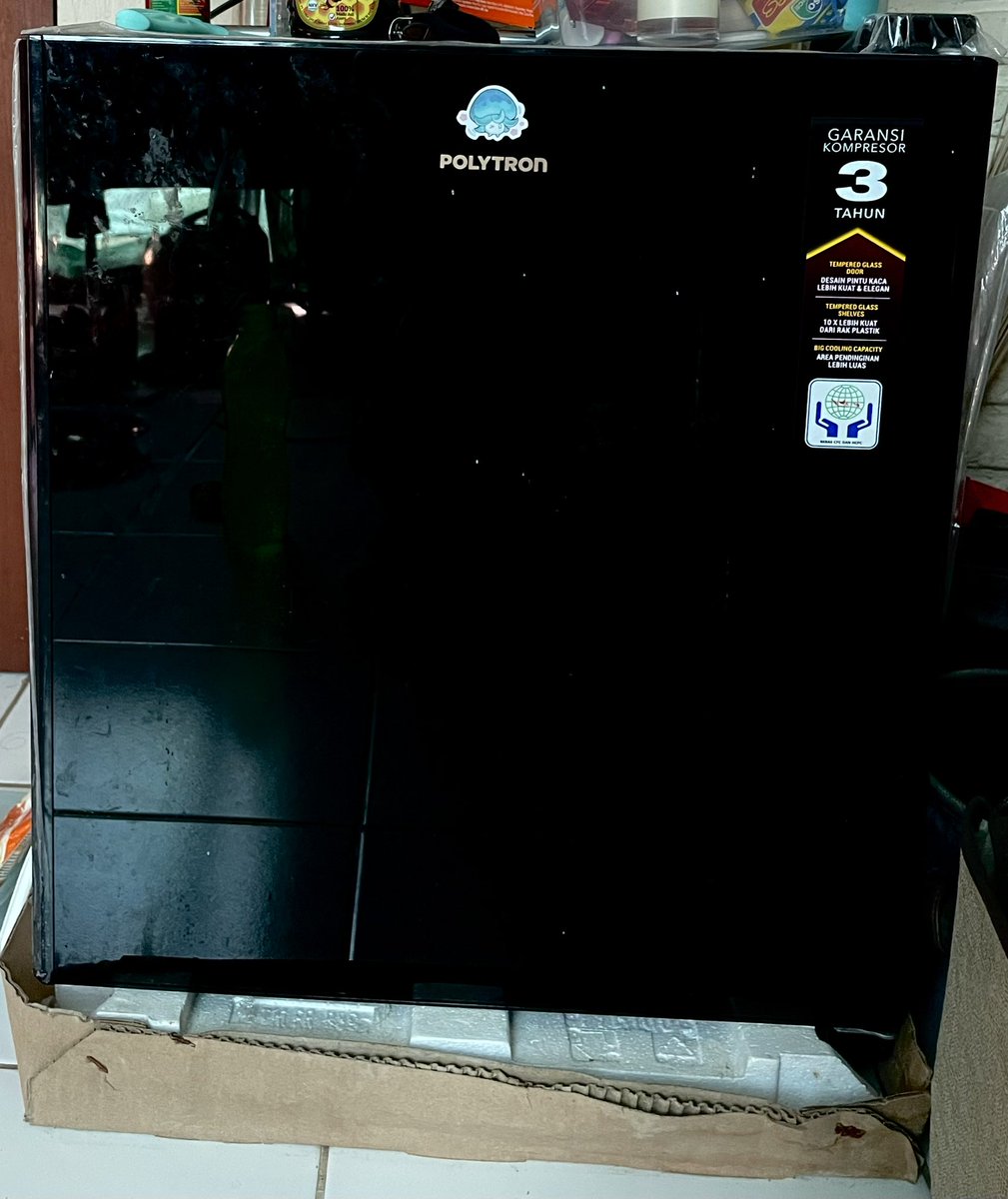 sihobisleep's tweet photo. @undipmfs Nitip kak, preloved 900k boleh nego tp jgn sadis sadis kulkas mini polytron pemakaian pribadi baru 5 bulanan, cuma 68watt aja kapasitas 50L masih ada garansi kompresor https://t.co/9NhwyRZRN9