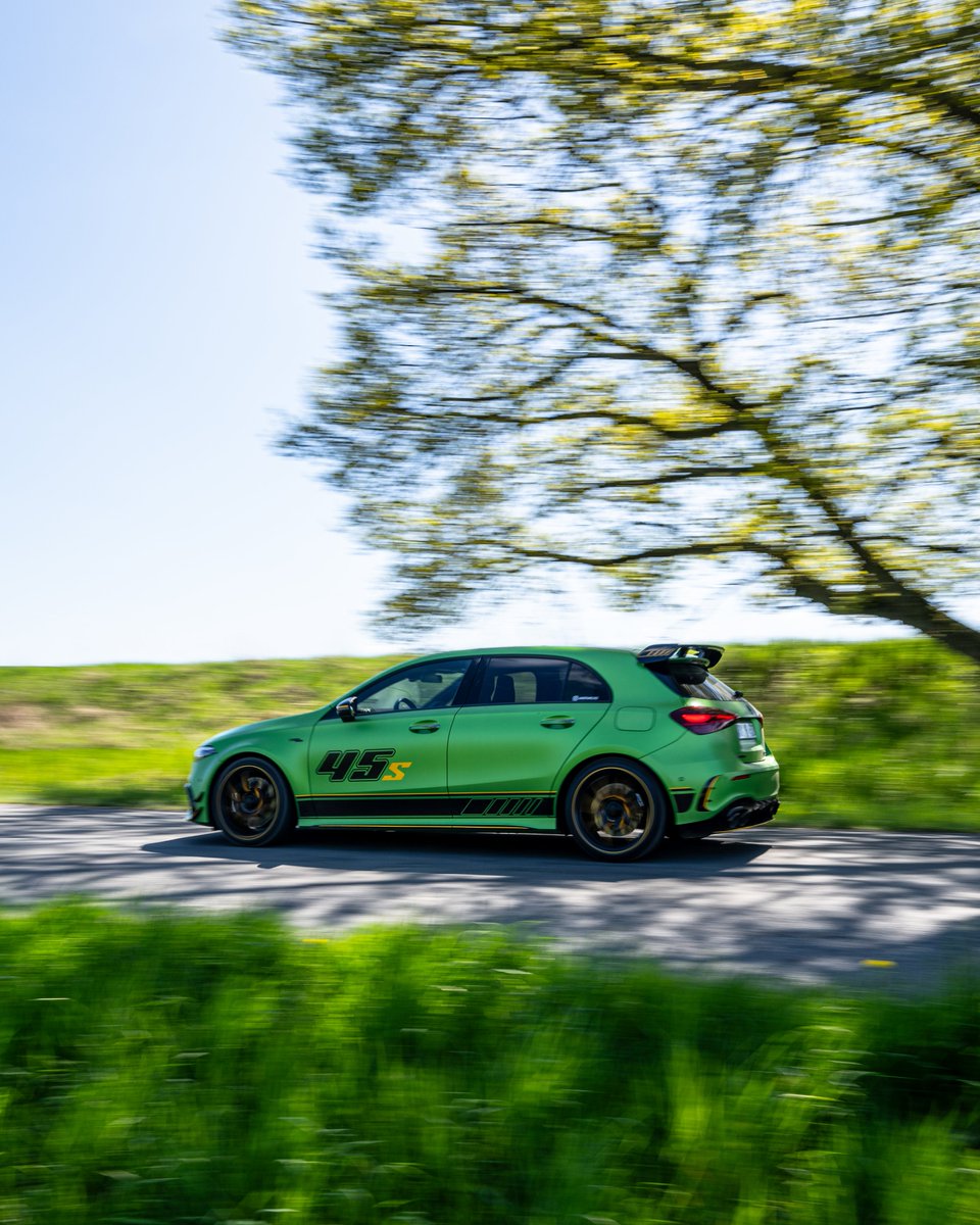 Happy Sunday all 💚💛 <a href="/MercedesAMG/">Mercedes-AMG</a> #AMG #WorldsFastestFamily