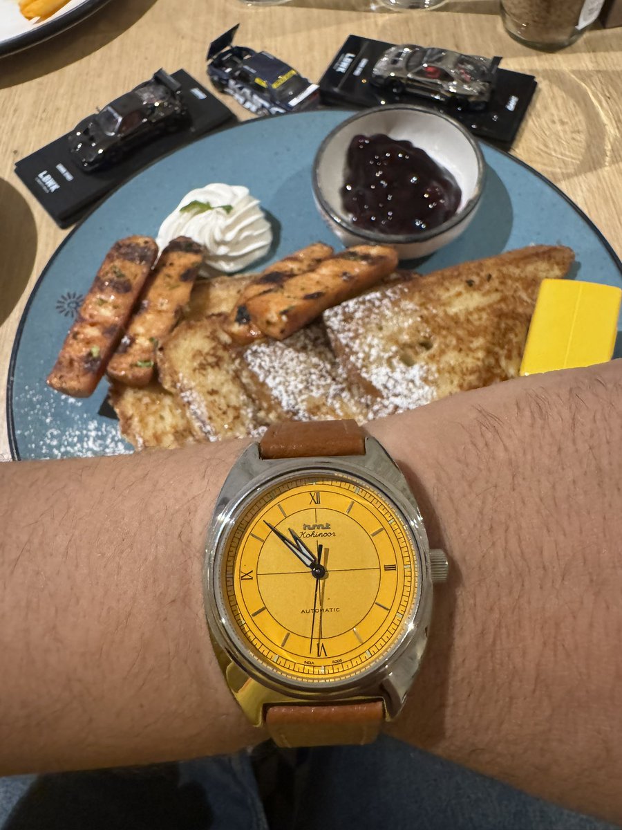 RohitSastry's tweet image. P70 and some good breakfast 
#P70 #HMT #Project70 #HMTautomatic #dopecoffee #frenchtoast