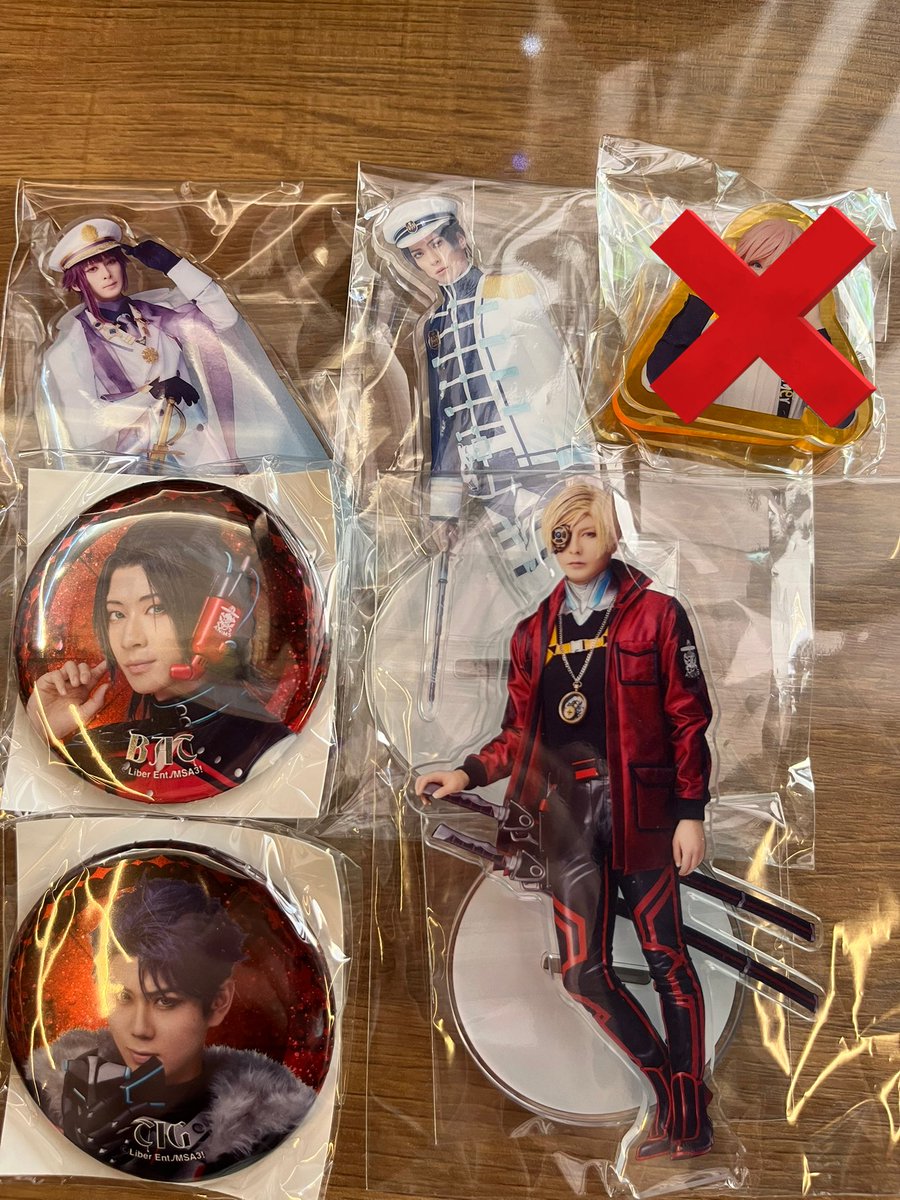 sol_tou_cio's tweet photo. 【交換・譲渡】エーステ ACT3 ランダム各種

【譲】アクスタ：左京、誉、ガイ
　　缶バッチ：十座、莇

【求】定価、アクリルポスター23秋・24フォーライ
※アクスタの差額不要

本日現地におります
検索からでもお気軽にお声掛けください https://t.co/Zm3SxpZ9IG