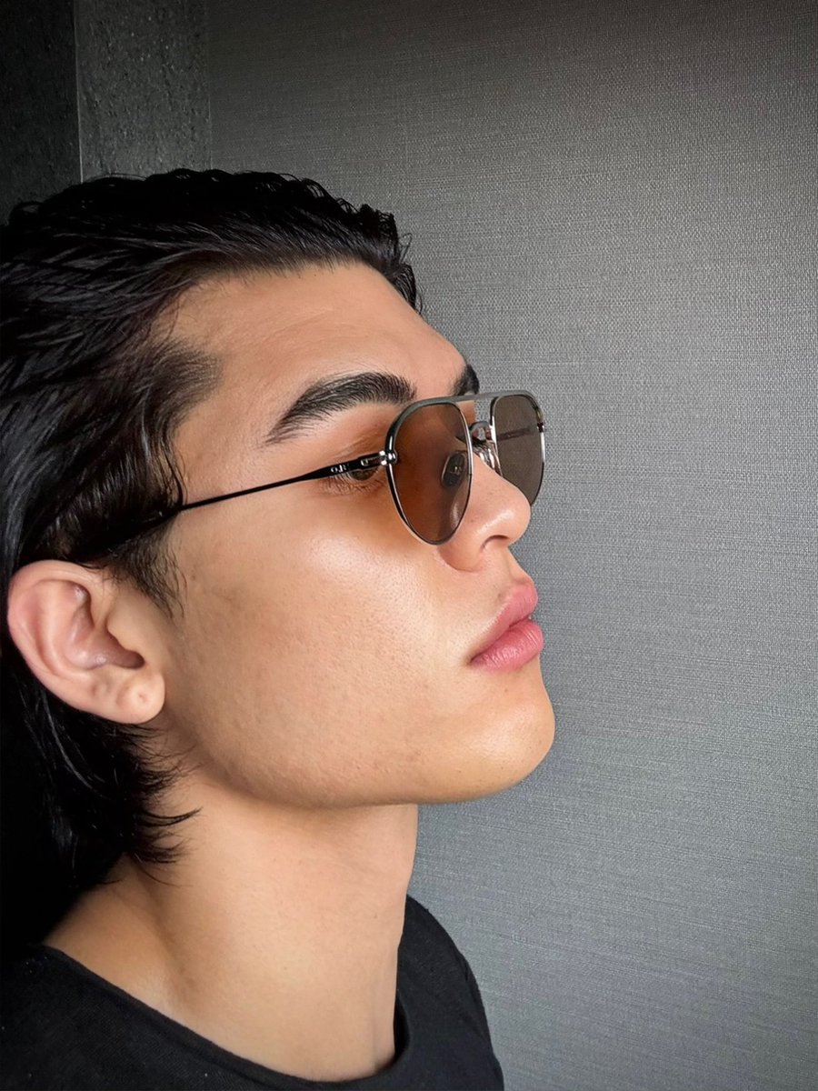 Josswayar's tweet photo. OB essential 🕶️ 
#orlebarbrown https://t.co/vMGKvnXZHi