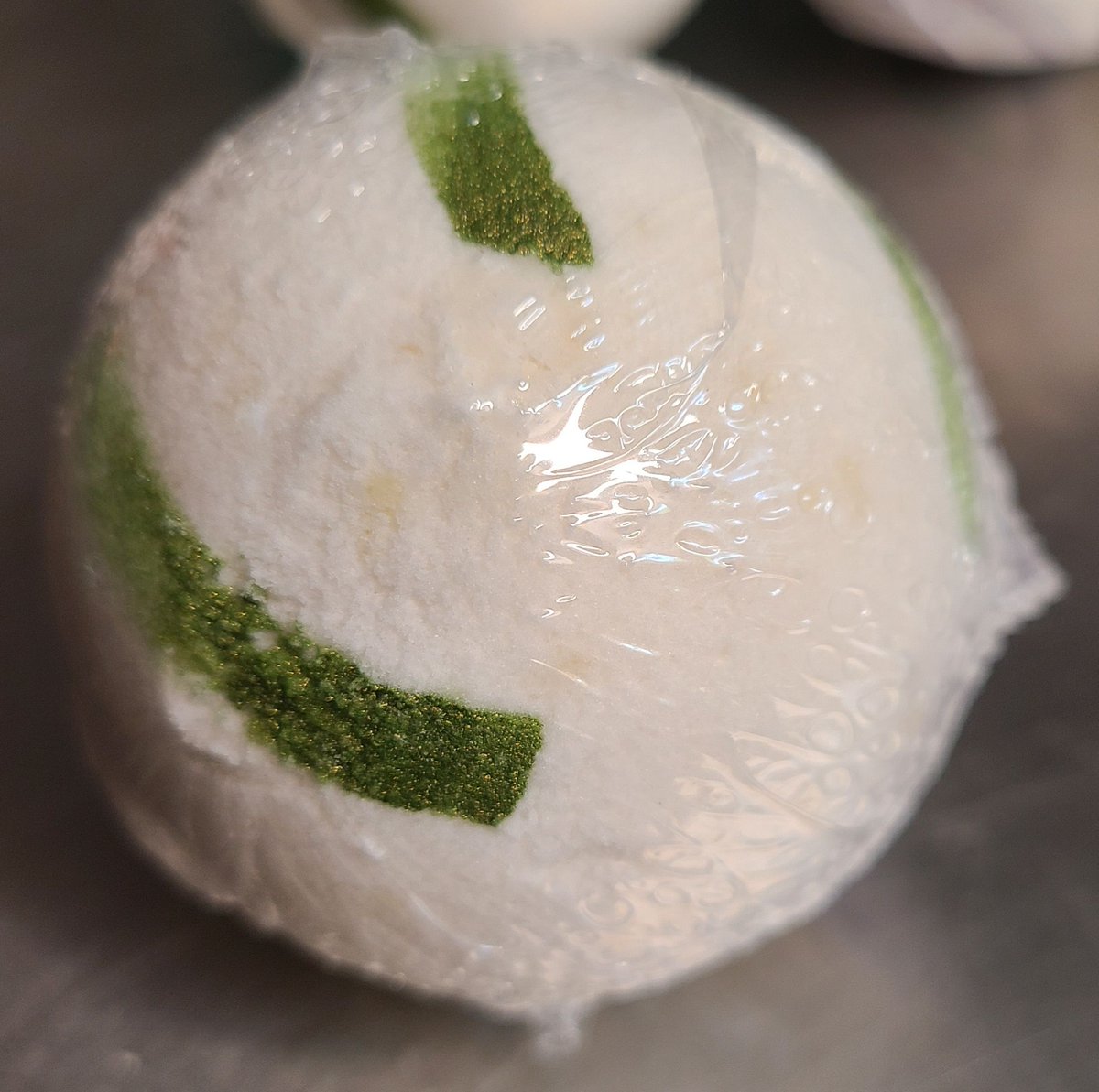 deltamoonsoap's tweet image. #fizzyBathBomb #funBath #FunGift #giftForHer #bffgift