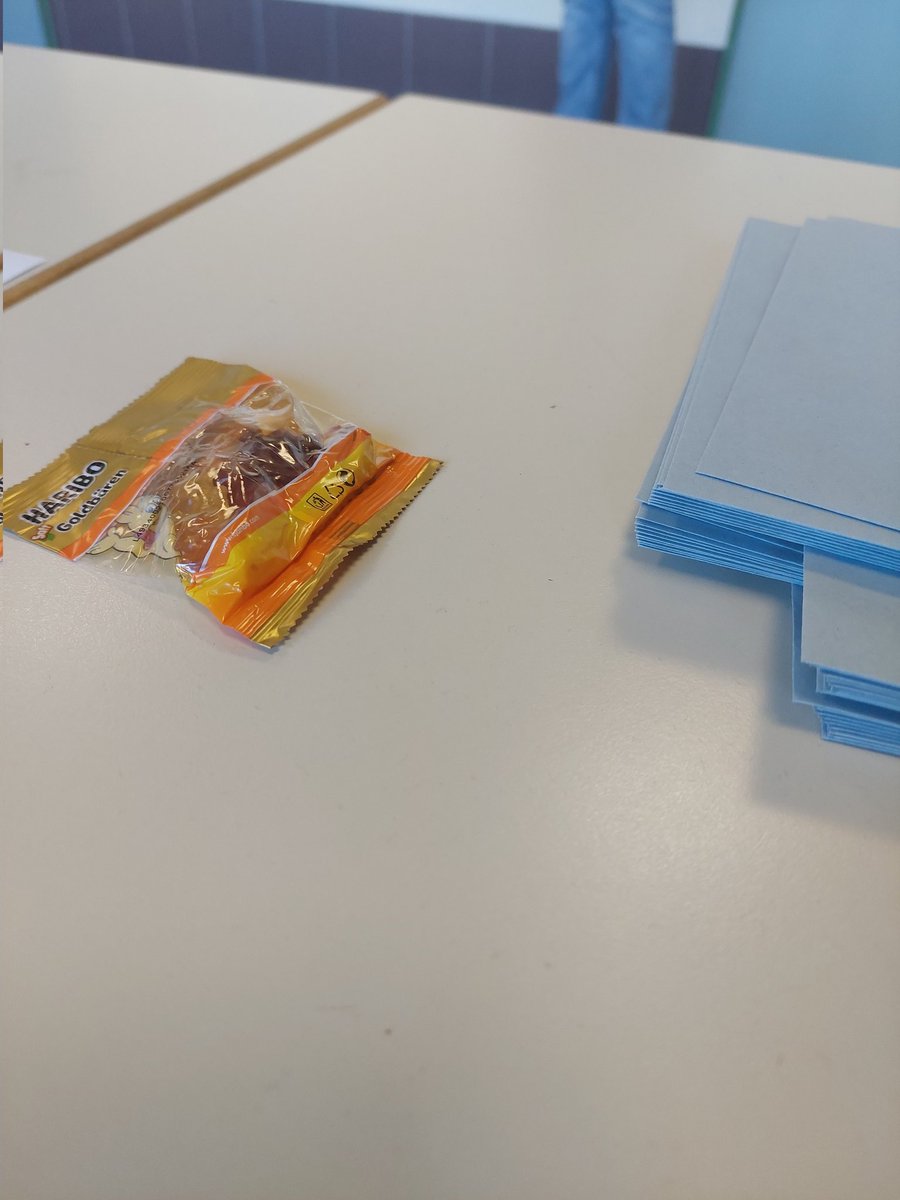 Stehen bei 140 Wähler*innen und 4 Gummibärlisackerl #beifunk