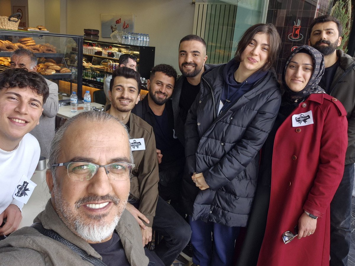 FerhatAkcan14's tweet photo. Mücadele ek atama getirecektir.

 #ÖğretmenUlustaEkAtamaNerede https://t.co/7IYiG2pddc