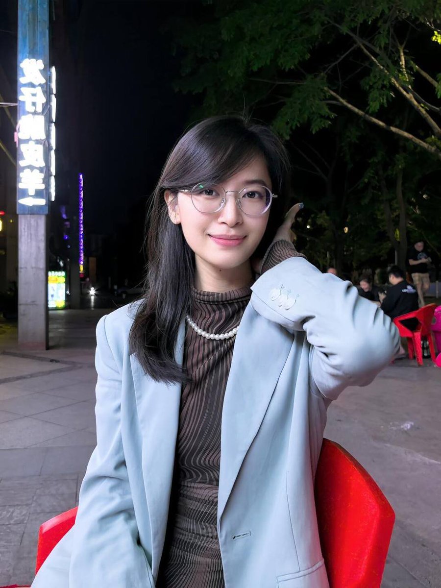 新到的情趣内衣，今天第一次穿…

其实比起带着眼镜时候的气质知性，我还是更喜欢自己穿着吊带丝袜时候的妩媚放纵～

都说推特能约到温柔体贴的男士，怎么我还没碰到过… https://t.co/VGiYNsxp2R