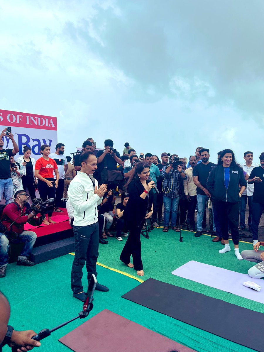 ShainaNC's tweet photo. Inspired by the motivation of PM @narendramodi ji we continue with passion #yoga . Visuals from @timesofindia Yoga by the Bay this morning on marine drive. @drmickeymehta https://t.co/buqwW4PGGN