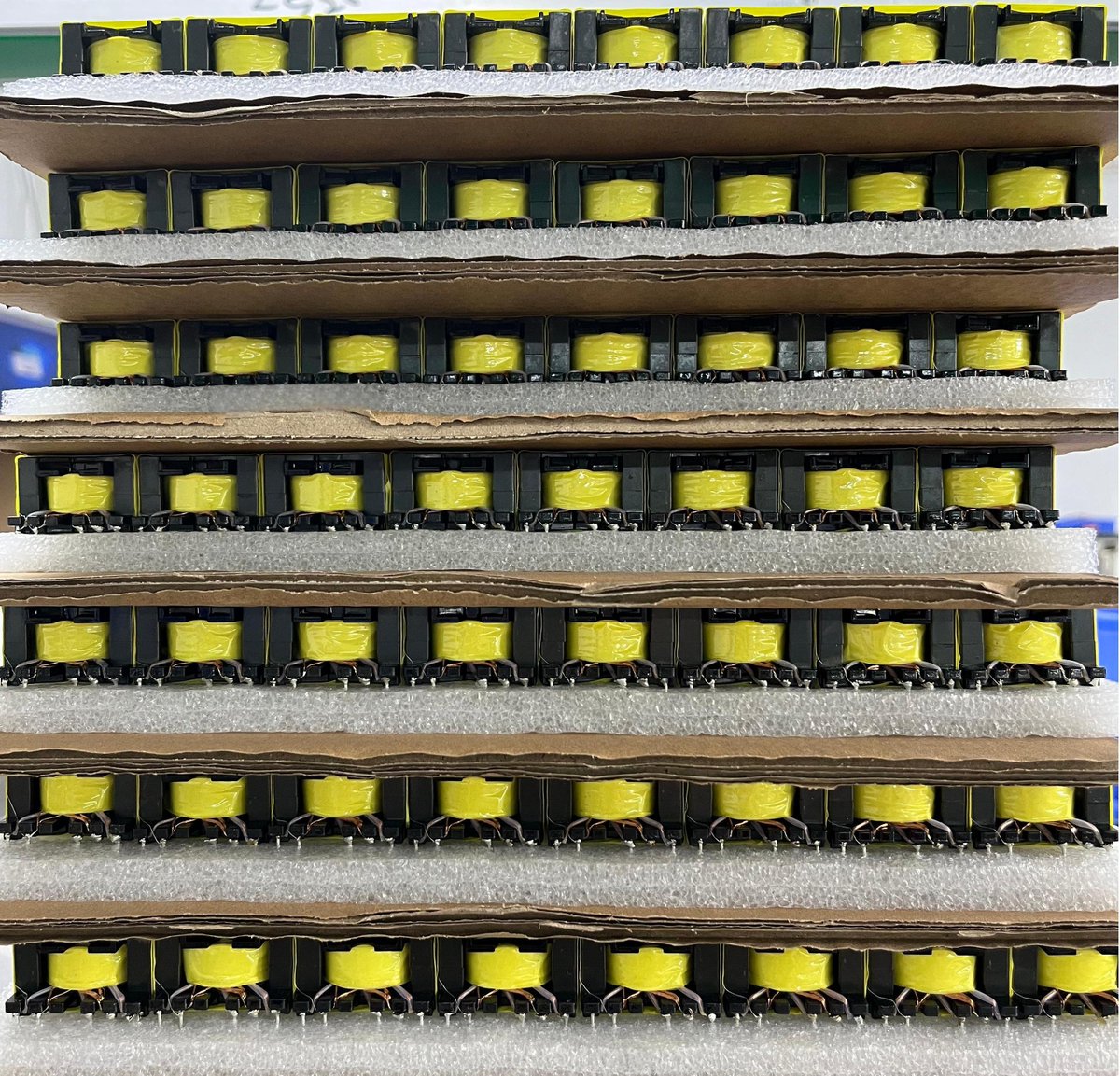 bztrafo's tweet photo. Every detail matters🔍 
From production to packaging, BZTRAFO ensure your high frequency transformers arrive safely &amp; perfectly. #QualityAssurance #TransformerManufacturer #ElectricalEngineering 
#EnergyEfficiency #HighVoltage
https://t.co/xZOqhkFvzy https://t.co/VrbDYEm1Sn