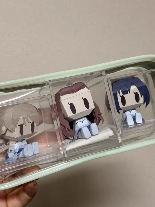 緑服でカバンにこの子います。