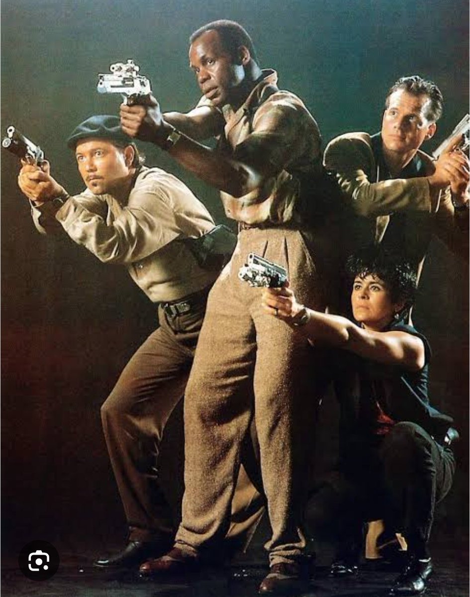 hello_tachi's tweet photo. Rubén Blades estuvo el jueves en el Nacional y solo pensaba que estaba tan cerca y a la vez tan lejos de conseguir un autógrafo del detective Archuleta :( 
#Predator2 https://t.co/b6bLsX9hUg
