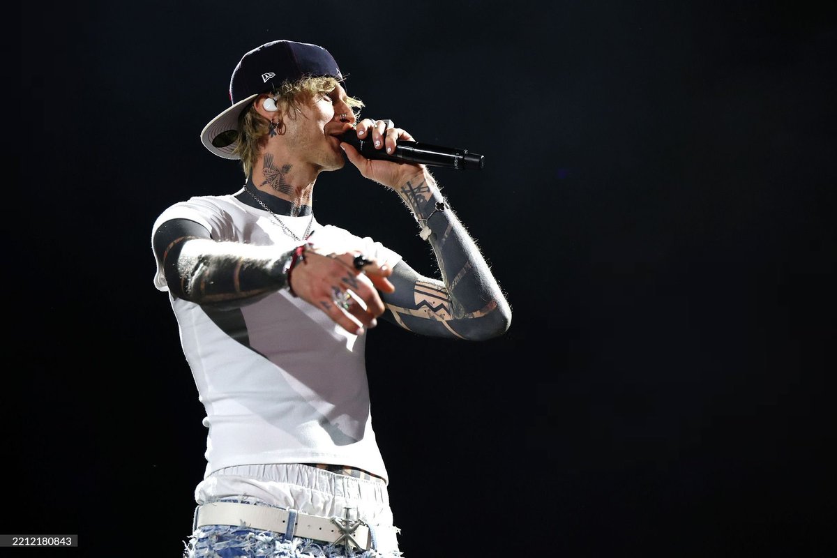 brittmxxrie's tweet photo. @machinegunkelly performed at @Stagecoach tonight with @JellyRoll615 🔥

📸: gettyimages https://t.co/IQUFHdLpqC