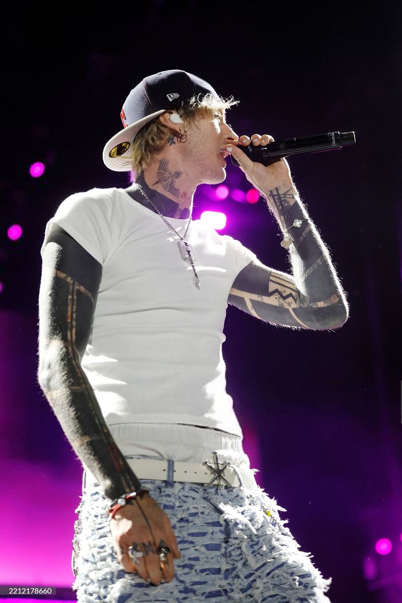brittmxxrie's tweet photo. @machinegunkelly performed at @Stagecoach tonight with @JellyRoll615 🔥

📸: gettyimages https://t.co/IQUFHdLpqC