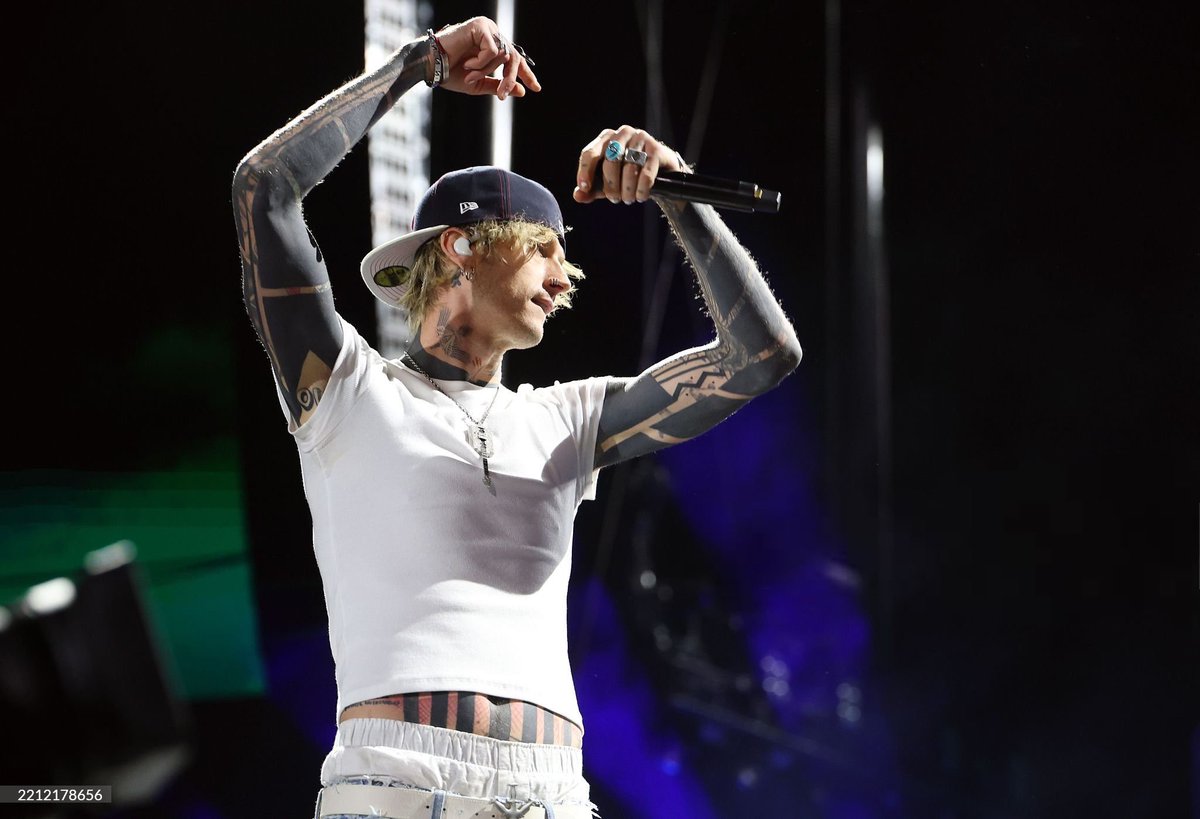 brittmxxrie's tweet photo. @machinegunkelly performed at @Stagecoach tonight with @JellyRoll615 🔥

📸: gettyimages https://t.co/IQUFHdLpqC