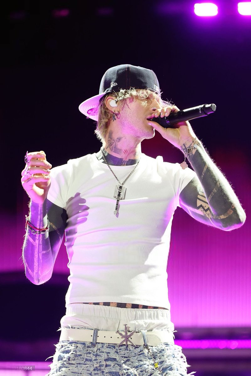 brittmxxrie's tweet photo. @machinegunkelly performed at @Stagecoach tonight with @JellyRoll615 🔥

📸: gettyimages https://t.co/IQUFHdLpqC