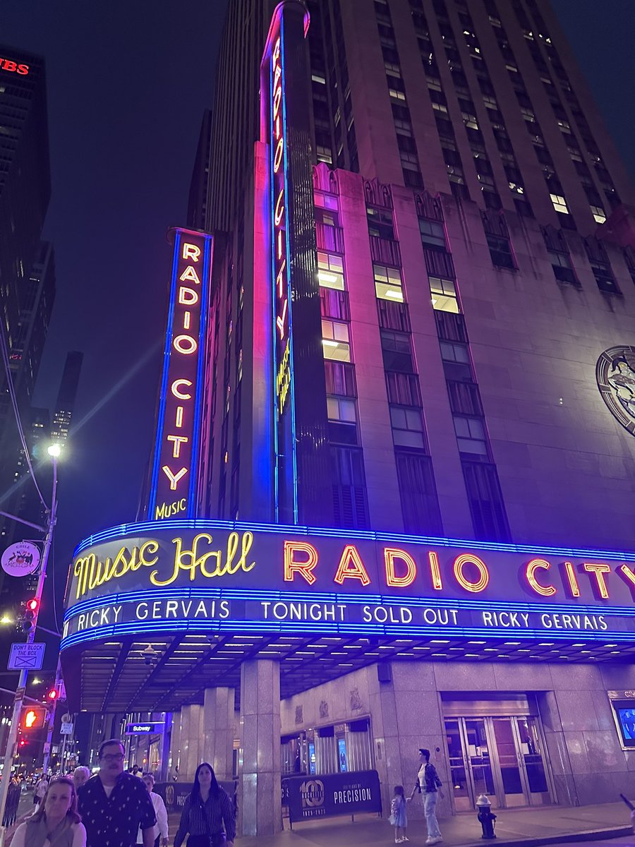 putersaysno's tweet photo. Thank you, @rickygervais, for a brilliant run at Radio City Music Hall!  I went to both shows and am still reeling from your jokes. 🤣 I love that you use different versions of the same song for your intro and outro music, too!  This native New Yorker loves you! 😎🗽❤️ https://t.co/m7j27weHxA