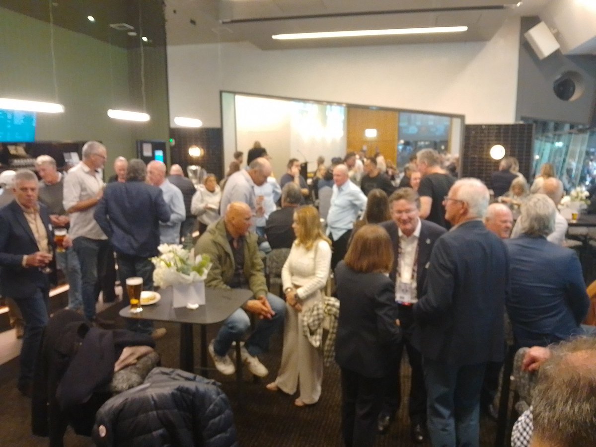 Blueseum's tweet image. Miller room half time.