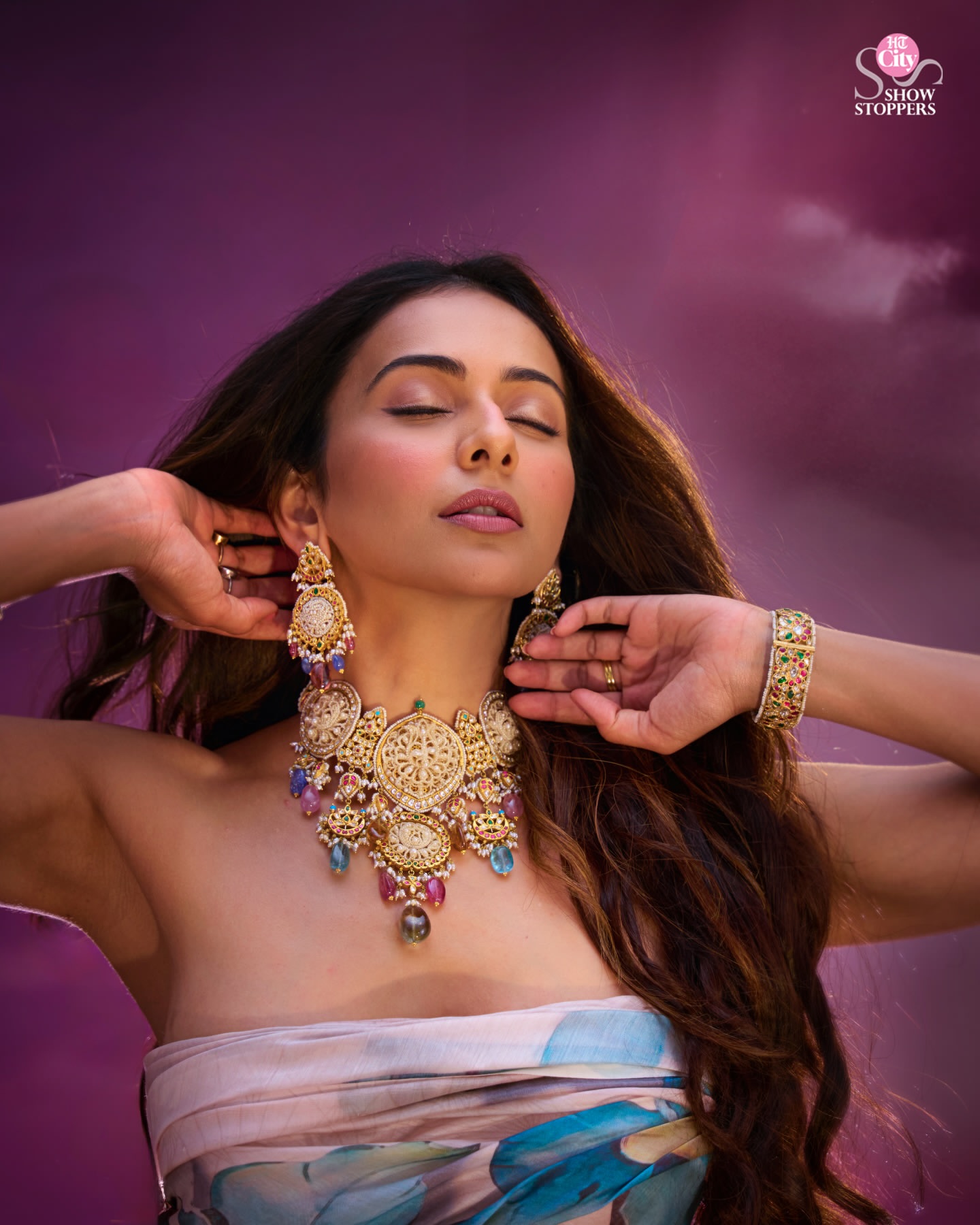 GphbVBzaAAAxV3k?format=jpg&name=large