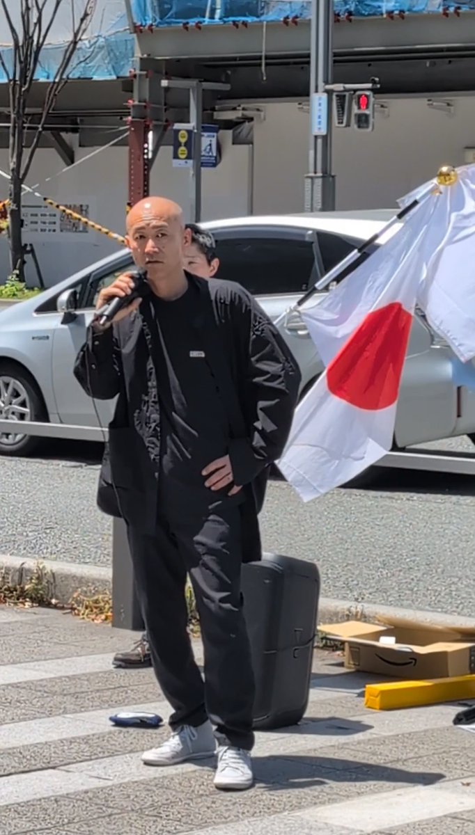 rosejasmin23's tweet photo. 博多駅前　自民党解体デモ！
遠くには虹がでてました！
自民党が惨敗しますように！

#自民党解体 https://t.co/sRchGXxY3c