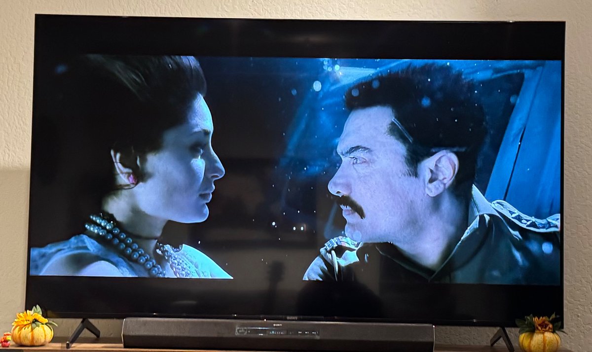 SirishM's tweet photo. These moments from Talaash 👌👌😢. Bollywood dished out such awesome films in the past. Where are all these story writers ? #AamirKhan #KareenaKapoorKhan and #ranimukherjee .. also what a banger of a music by #Ramsampat !!! https://t.co/CPG6OlWhxP