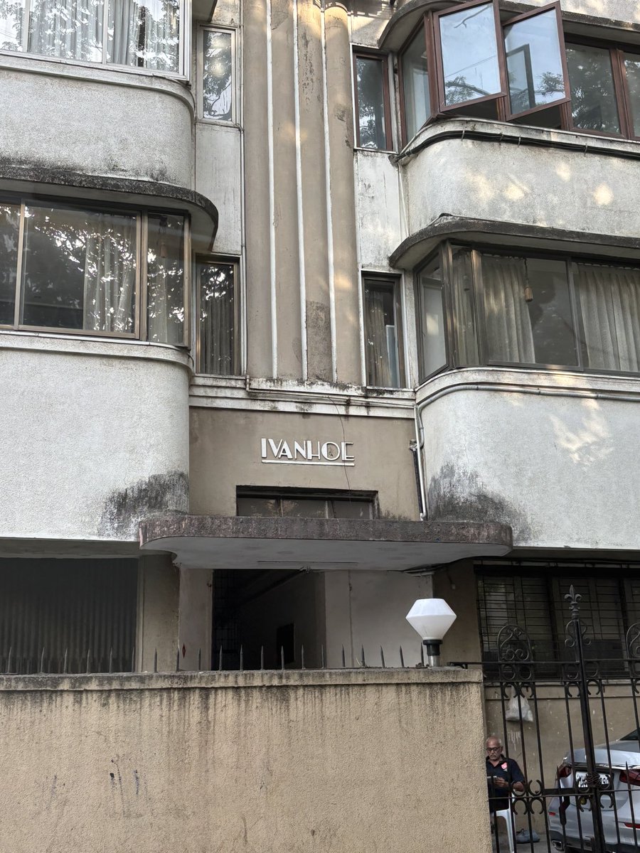Art deco buildings and unique names! The charm of old buildings in Mumbai 😍