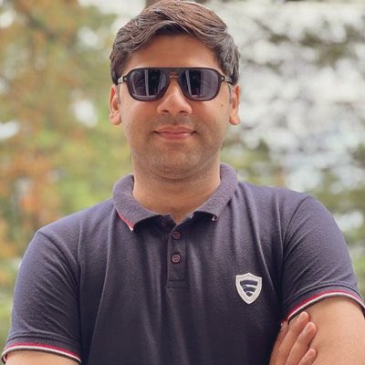 آج جب ملک میں مایوسی اور گھٹن اپنے عروج پر ہے، میں چاہتی ہوں کہ آپ سب حاشر خان درانی کی کہانی پڑھیں ، وہ کہانی جو خود اس نے میرے ساتھ آپ کے لیے شیئر کی ہے۔
 حاشر ایک باصلاحیت IT ایکسپرٹ ہے، ایک ایسا نوجوان جو جذبے اور امید سے بھرا ہوا تھا اور اس وطن کا مستقبل تھا۔ آج وہ ایک غیر