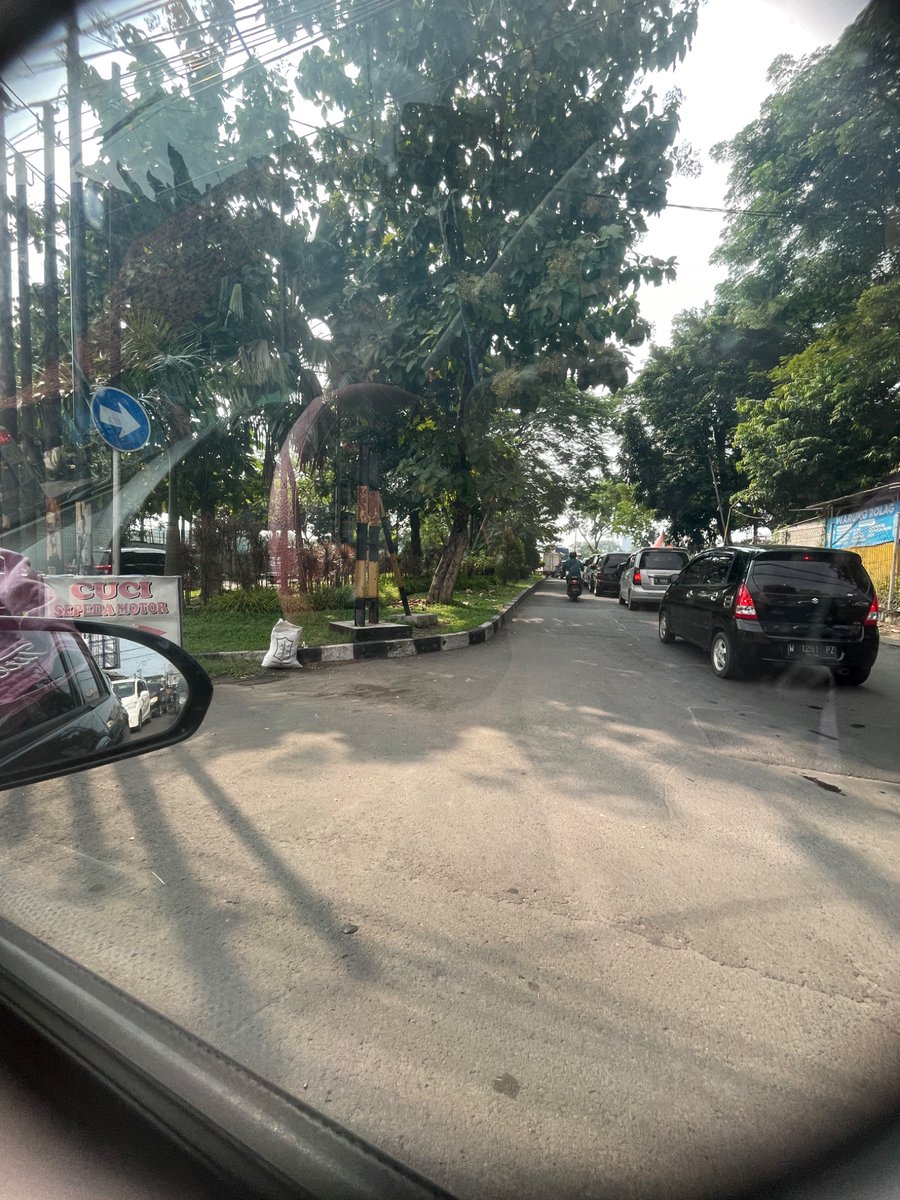 Ada apa ini rolak guningsari macet gini, Minggu siang <a href="/e100ss/">Radio Suara Surabaya</a>