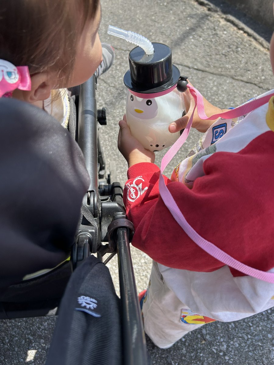 藤まつり楽しかった🩷
私は＠cafe_funakoshi さんの珈琲飲めたから満足☕️❤️‍🔥
人多すぎてとりあえず買うもの買ってお菓子もらって隅っこで避難してグータラした🥳
せっかく来たからと気合いで2人連れて警察署の方まで歩いてお散歩して帰宅🚶‍♀️💭

めちゃくちゃ疲れた！人多すぎ👀
でも良き休日ーーー🥳