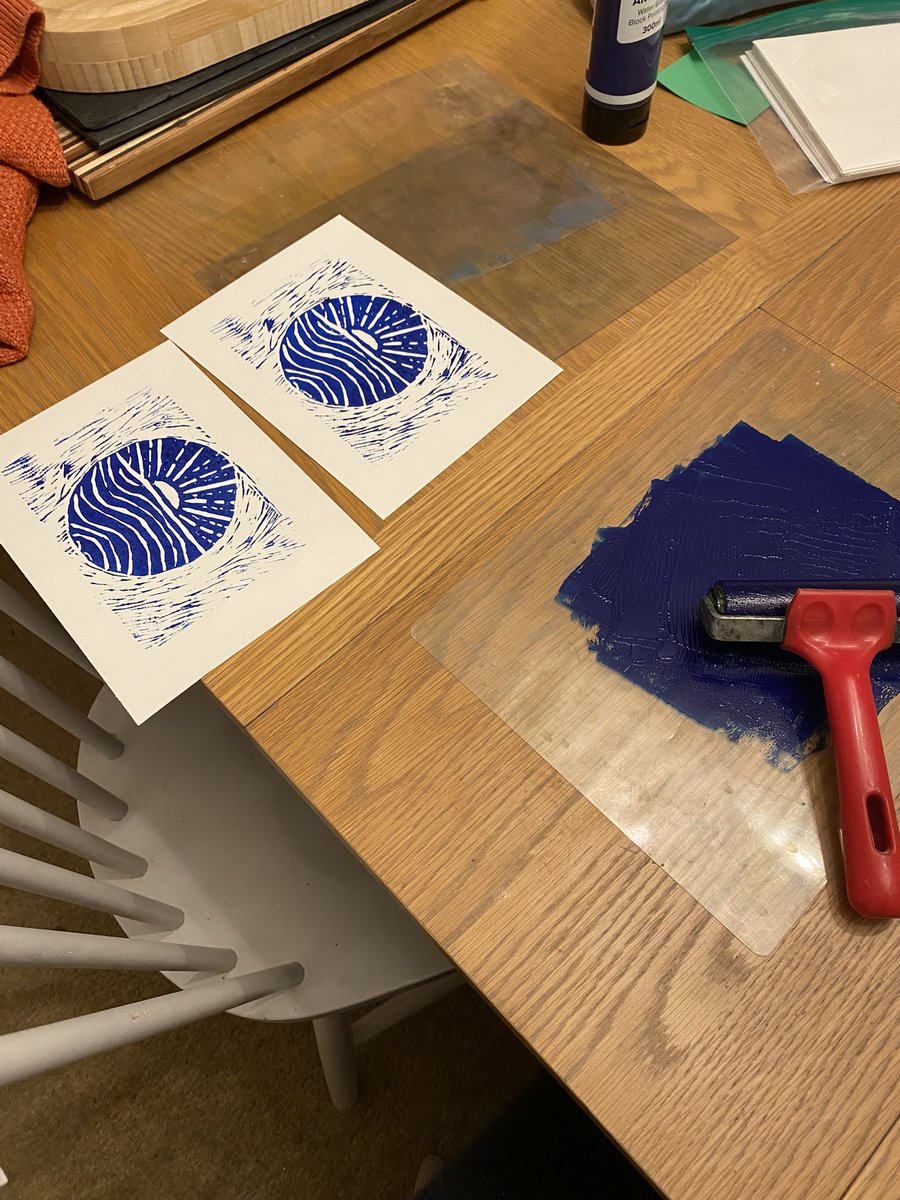 LaraScadding's tweet image. An evening of lino printing with a glass of wine and a good friend #bliss