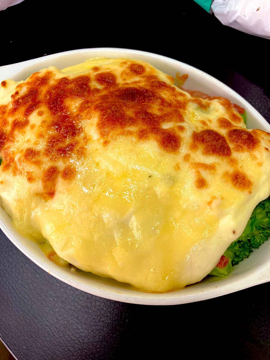今日のグラタンは山盛り！
お腹いっぱい過ぎる。
この後、アップルパイも食べたいのね。いや、食べなきゃなの！
お腹こなさなきゃならないのね。
運動でもする？