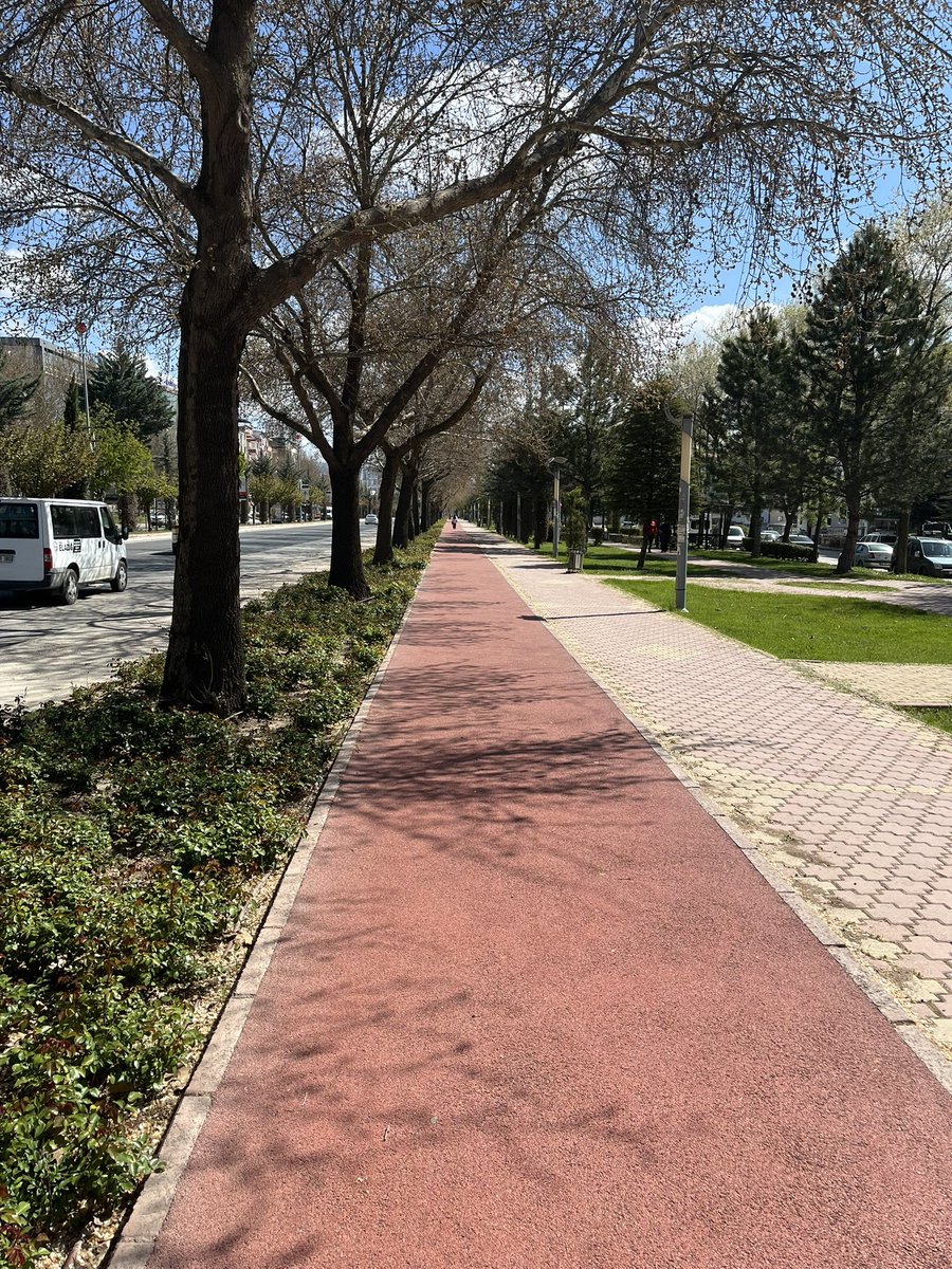 Mis gibi bir hava🌻
Kuş sesleri eşliğinde bir yürüyüş. 
Aradığım huzur bu ortamda var🦋
İyi pazarlar☘️